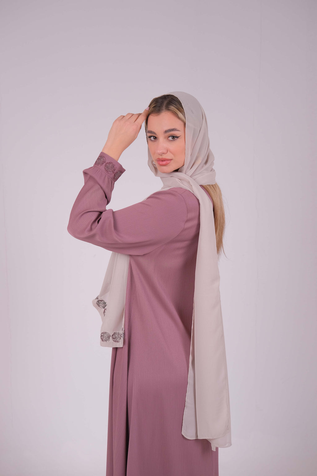Qamar Abaya