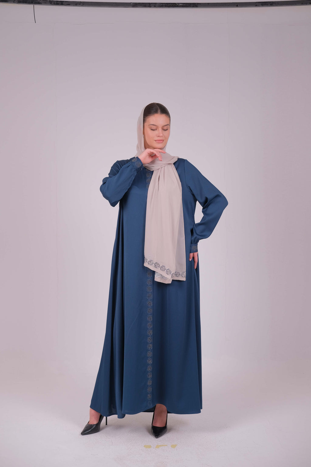 Qamar Abaya